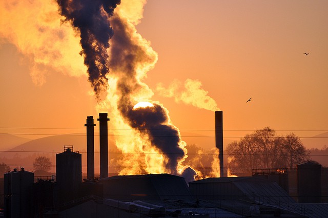 Как промышленное загрязнение способствует глобальному потеплению