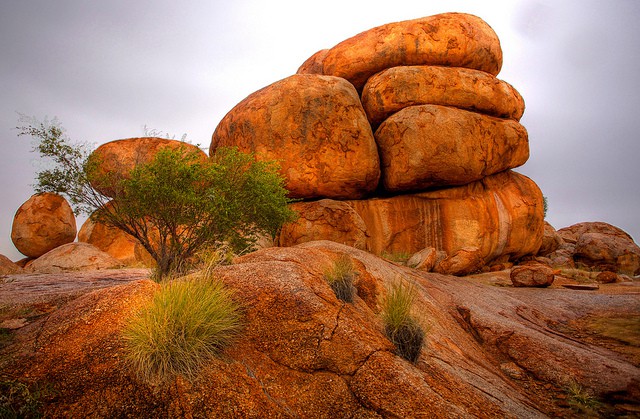 HDR-devils-marbles-chemical-weathering