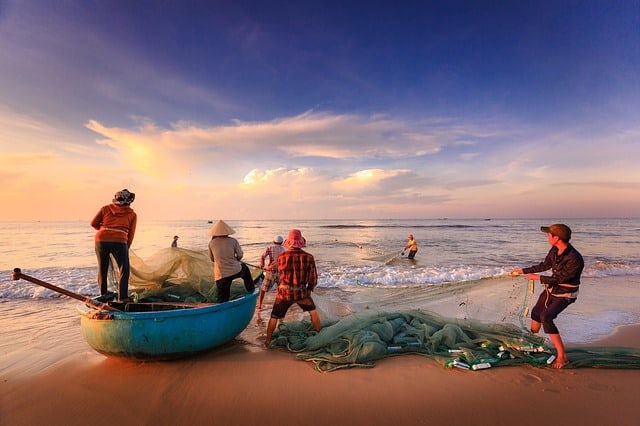 fishermen-fishing-the-work