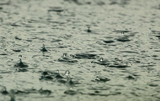 water-raindrops-raining-wet-liquid