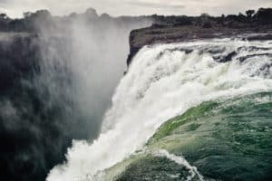 waterfall-victoria-falls-spray