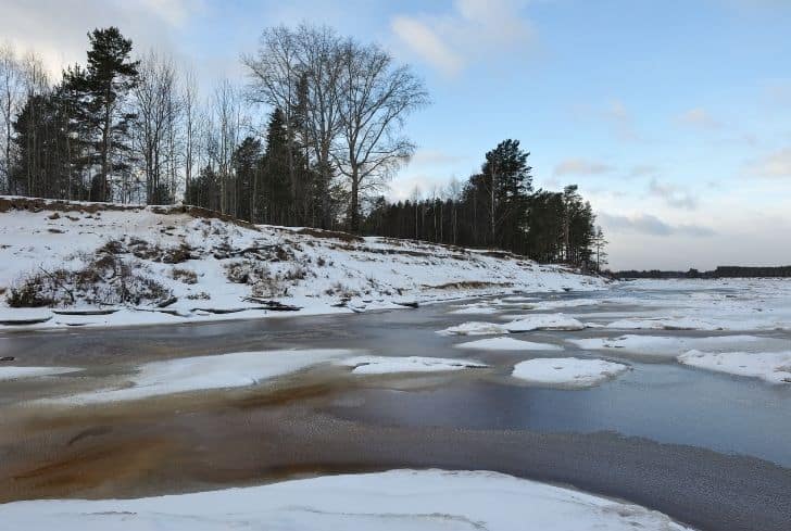 Do Rivers Freeze? (And What Temperature Does a River Freeze?)