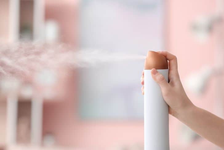 women-spraying-deodorant