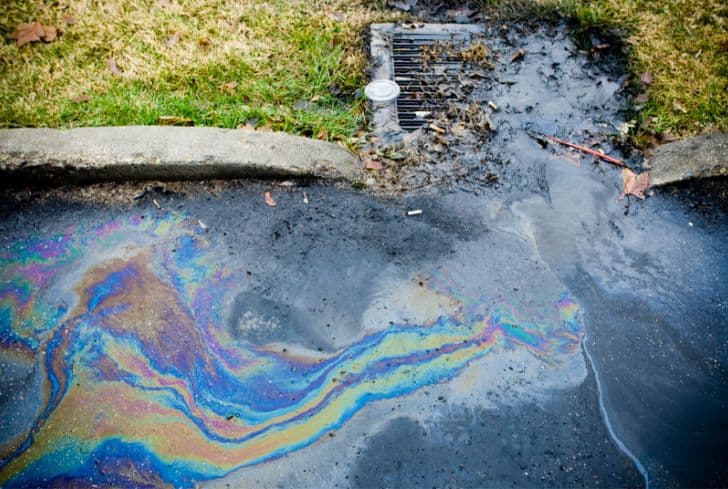 spilled-gas-in-water